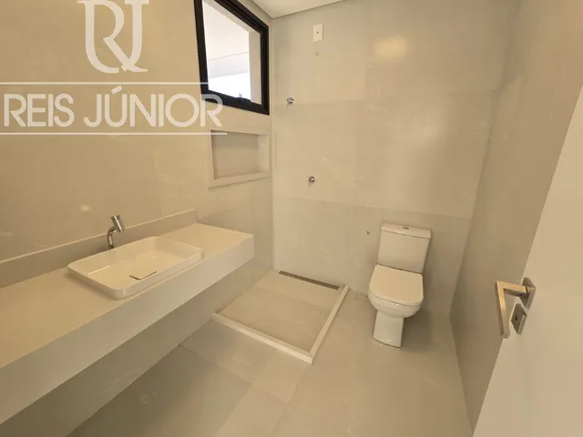 Imagem 11: Casa NOVA em Alphaville III, com 4 suítes e piscina privativa
