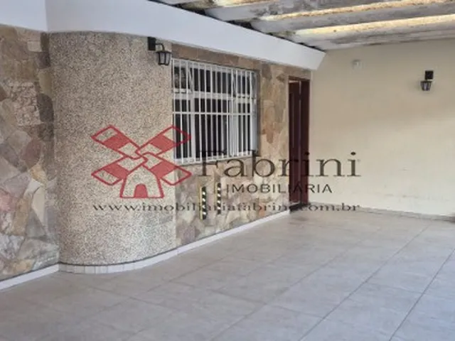 Imagem: A casa possui 2 Dormitórios, 2 Banheiros, 4 Vagas na