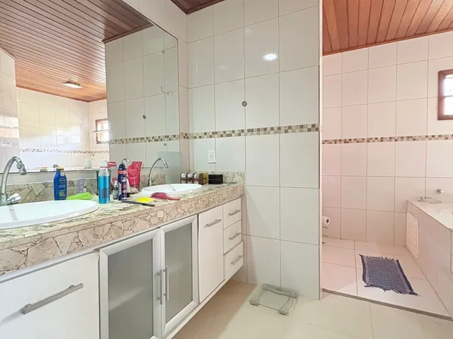 Imagem 12: Viva o sonho da casa própria em Ipitanga! Casa com 3 quartos, 3 suítes e 6 vagas de