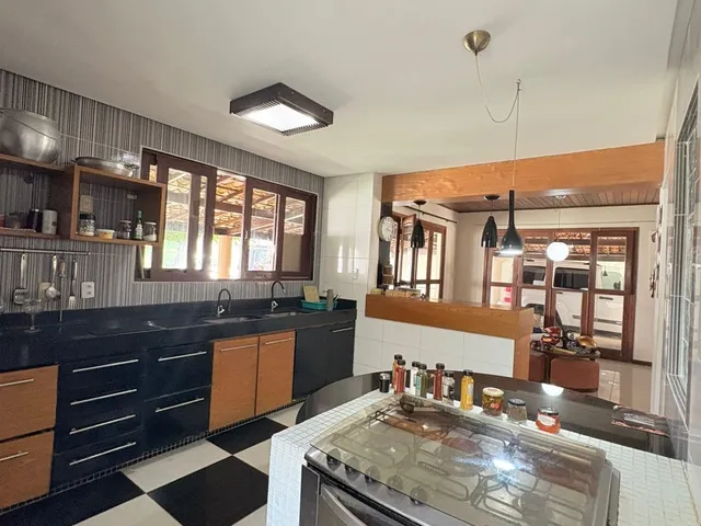 Imagem 9: Viva o sonho da casa própria em Ipitanga! Casa com 3 quartos, 3 suítes e 6 vagas de