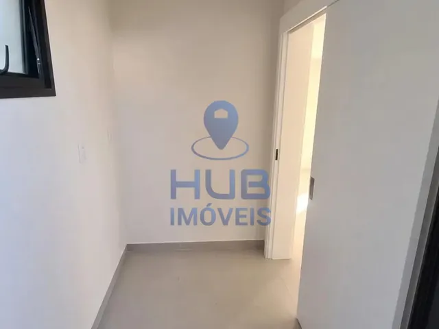 Imagem 2: Casa com 3 dormitórios sendo 1 suíte e 3 vagas de garagem em Florianópolis/SC