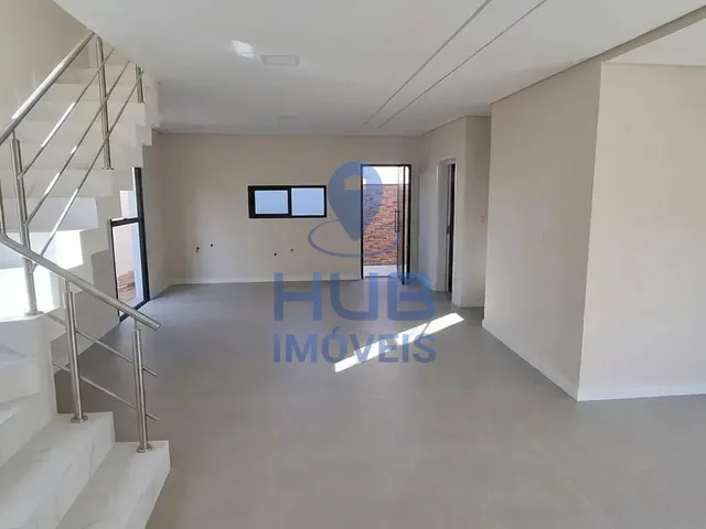 Imagem 3: Casa com 3 dormitórios sendo 1 suíte e 3 vagas de garagem em Florianópolis/SC