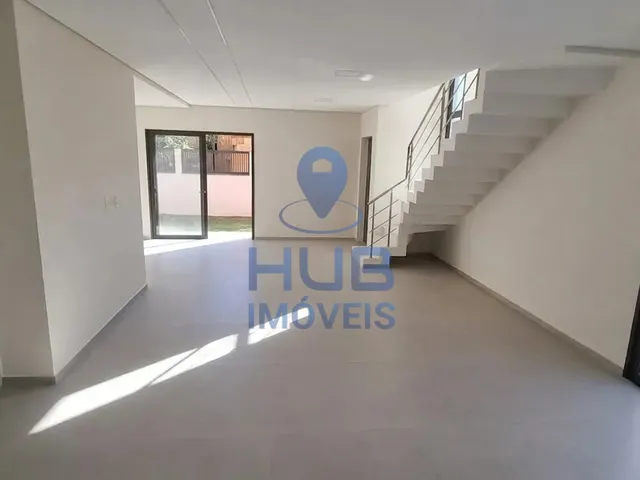 Imagem 4: Casa com 3 dormitórios sendo 1 suíte e 3 vagas de garagem em Florianópolis/SC