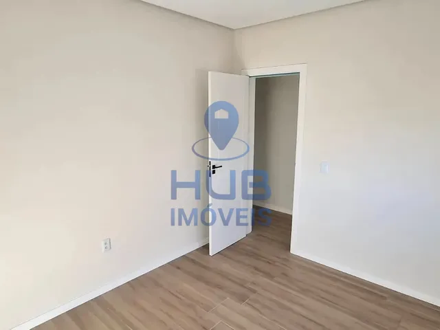Imagem 8: Casa com 3 dormitórios sendo 1 suíte e 3 vagas de garagem em Florianópolis/SC