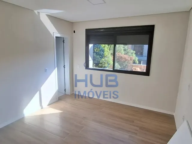 Imagem 13: Casa com 3 dormitórios sendo 1 suíte e 3 vagas de garagem em Florianópolis/SC