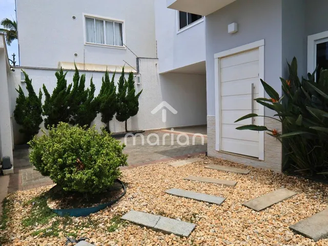 Imagem: Casa de Alto Padrão com 4 Quartos À Venda
