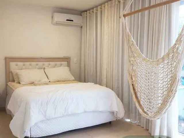Imagem 2: Casa com 167m2, mobiliada, com 3 Suítes e duas Demi Suítes à 150m do mar terreno e