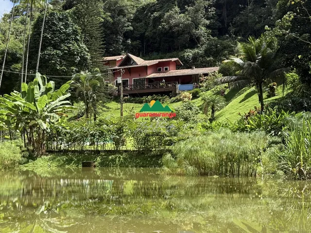 Imagem: A fazenda possui 4 Dormitórios, 4 Suítes, 5 Banheiros, 6 Vagas