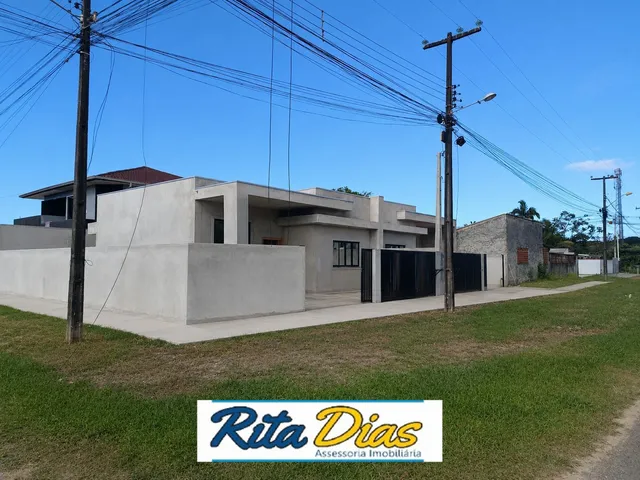 Imagem: A casa possui 3 Dormitórios, 1 Suíte, 1 Banheiro, 90m² de