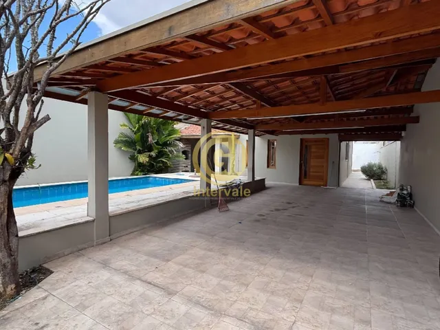 Imagem: Casa de Alto Padrão com Piscina e Espaço