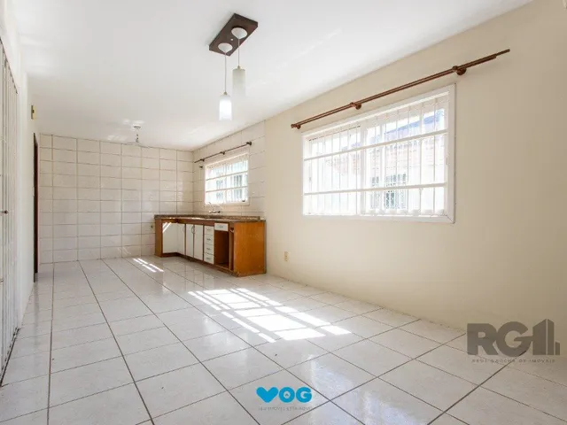 Imagem 8: Casa de 4 dormitórios, 1 suíte, 4 vagas, no bairro Tristeza!