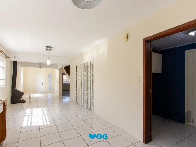 Imagem 15: Casa de 4 dormitórios, 1 suíte, 4 vagas, no bairro Tristeza!