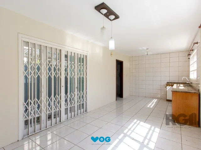 Imagem 4: Casa de 4 dormitórios, 1 suíte, 4 vagas, no bairro Tristeza!