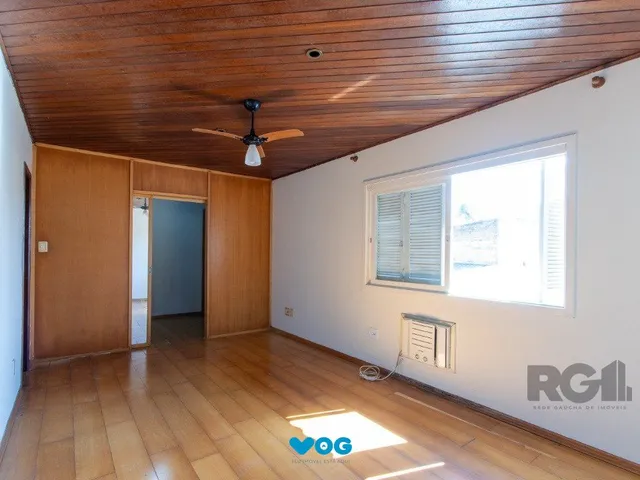 Imagem 9: Casa de 4 dormitórios, 1 suíte, 4 vagas, no bairro Tristeza!