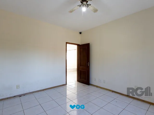 Imagem 12: Casa de 4 dormitórios, 1 suíte, 4 vagas, no bairro Tristeza!