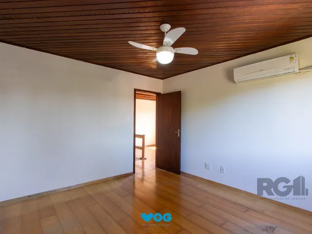 Imagem 6: Casa de 4 dormitórios, 1 suíte, 4 vagas, no bairro Tristeza!