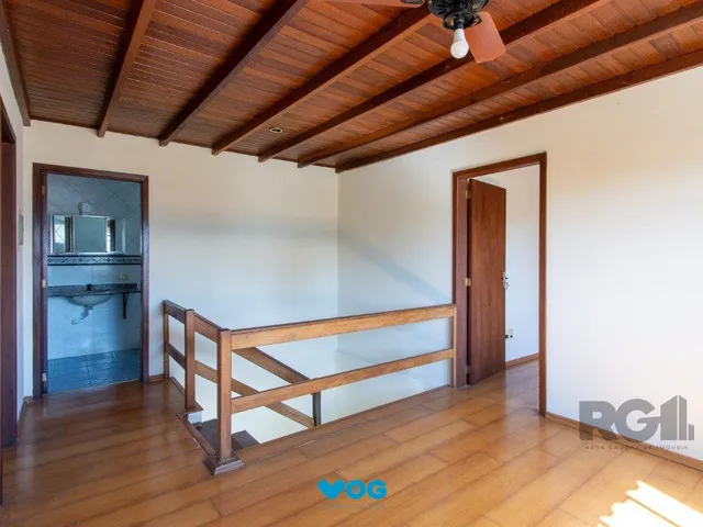 Imagem 7: Casa de 4 dormitórios, 1 suíte, 4 vagas, no bairro Tristeza!