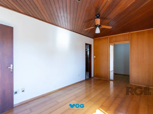 Imagem 11: Casa de 4 dormitórios, 1 suíte, 4 vagas, no bairro Tristeza!