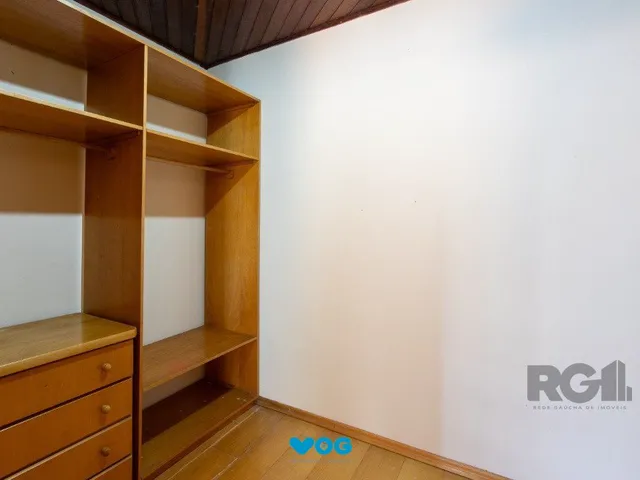 Imagem 3: Casa de 4 dormitórios, 1 suíte, 4 vagas, no bairro Tristeza!