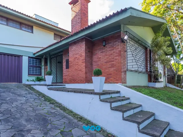 Imagem: Casa com piscina e patio ampla no bairro