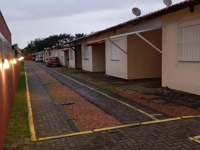 Imagem 2: Casa em condomínio privativo de 2 dormitórios no bairro Ponta Grossa