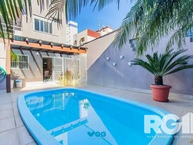 Imagem: Casa com piscina, 3 suítes, desocupada
