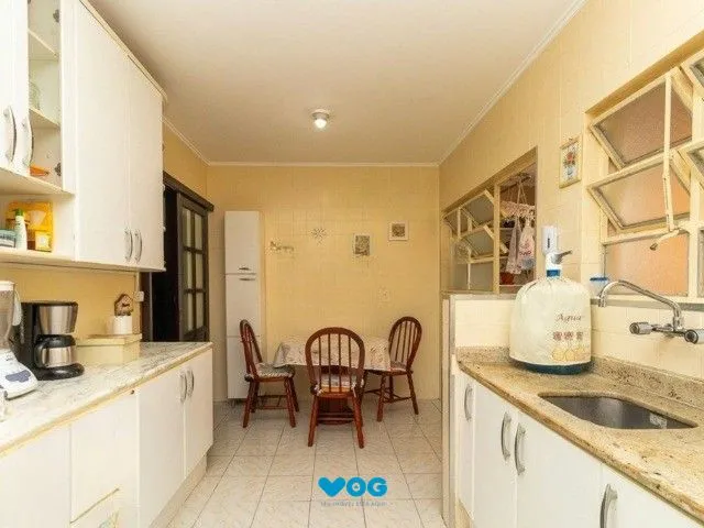 Imagem 12: Formidável apartamento com 3 dormitórios (2 deles são suíte), peças amplas e bem