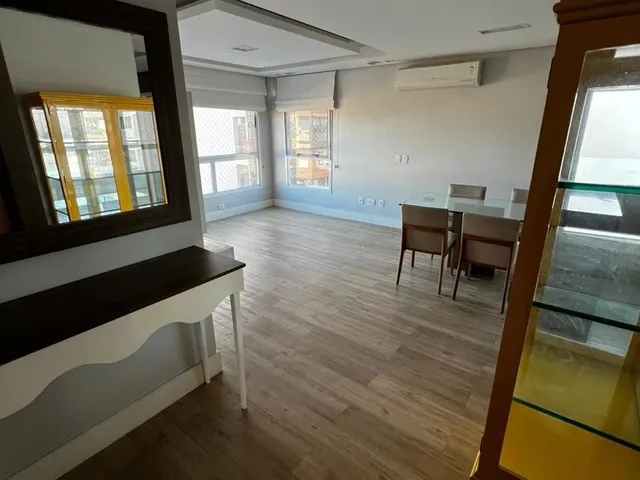 Imagem 4: Apartamento de 2 dormitórios, elevador e duas vagas de garagem em Porto Alegre