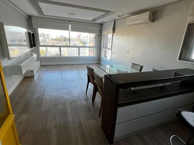 Imagem 2: Apartamento de 2 dormitórios, elevador e duas vagas de garagem em Porto Alegre