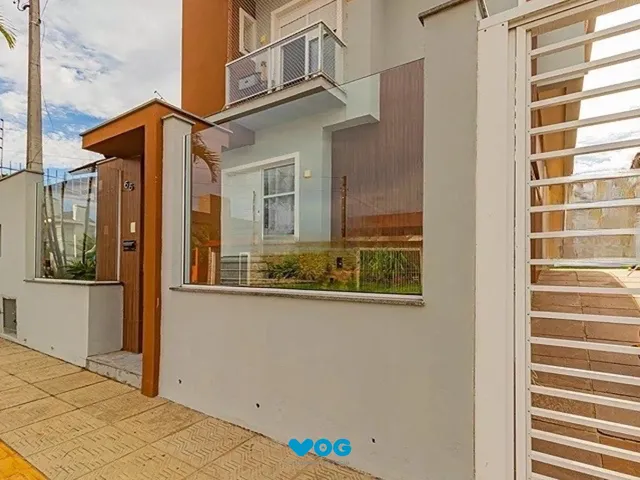 Imagem: A casa possui 3 Dormitórios, 1 Suíte, 3 Banheiros, 3