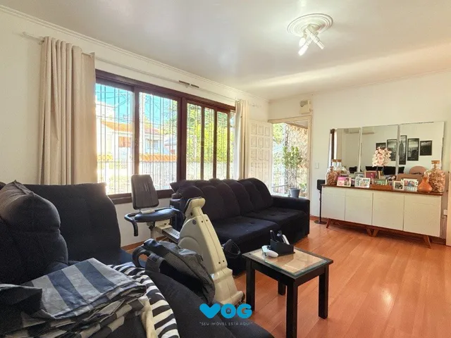 Imagem: Casa com 4 quartos, vaga coberta, piscina