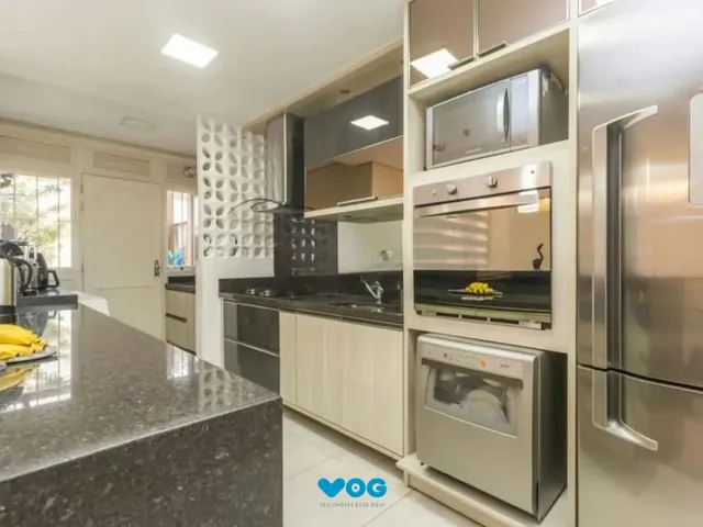 Imagem 15: Casa Seminova 3 Dorm com Pátio e 4 Vagas no Jardim Planalto