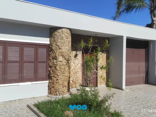 Imagem: Casa com piscina e salão de festas a venda