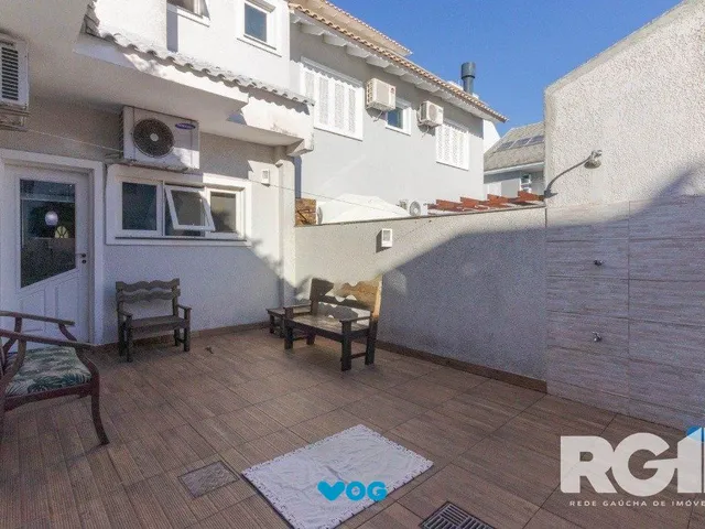 Imagem 16: Casa em Condomínio com 3 Suítes, Espaço Gourmet e 5 Vagas de Garagem