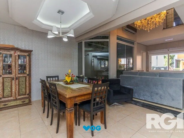 Imagem 15: Casa em Condomínio com 3 Suítes, Espaço Gourmet e 5 Vagas de Garagem