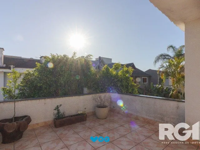 Imagem 2: Casa em Condomínio com 3 Suítes, Espaço Gourmet e 5 Vagas de Garagem