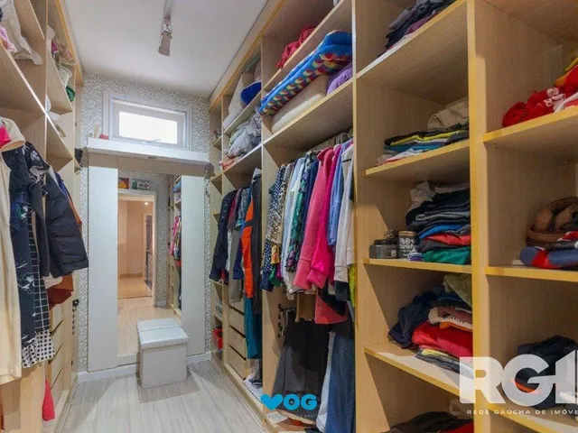 Imagem 3: Casa em Condomínio com 3 Suítes, Espaço Gourmet e 5 Vagas de Garagem