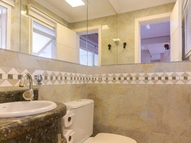 Imagem 12: Casa em Condomínio com 3 Suítes, Espaço Gourmet e 5 Vagas de Garagem
