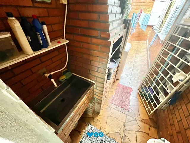 Imagem 5: Apto térreo de 03 dorm, sala, banho, cozinha, reformado, com vaga de garagem