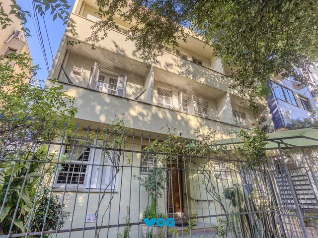 Imagem 3: Apartamento no bairro Petrópolis de 3 dormitórios REFORMADO
