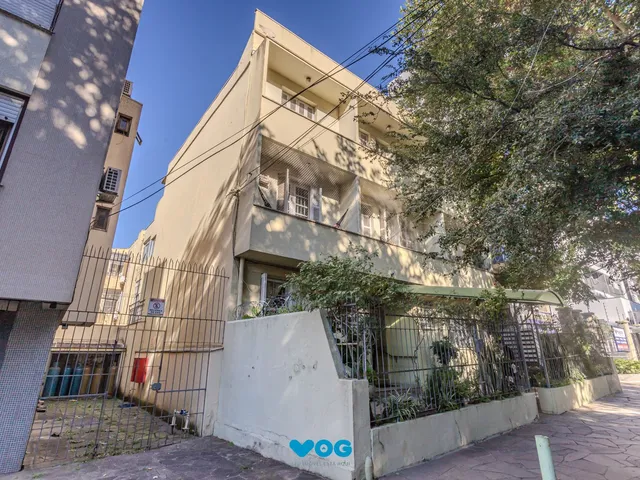 Imagem 2: Apartamento no bairro Petrópolis de 3 dormitórios REFORMADO