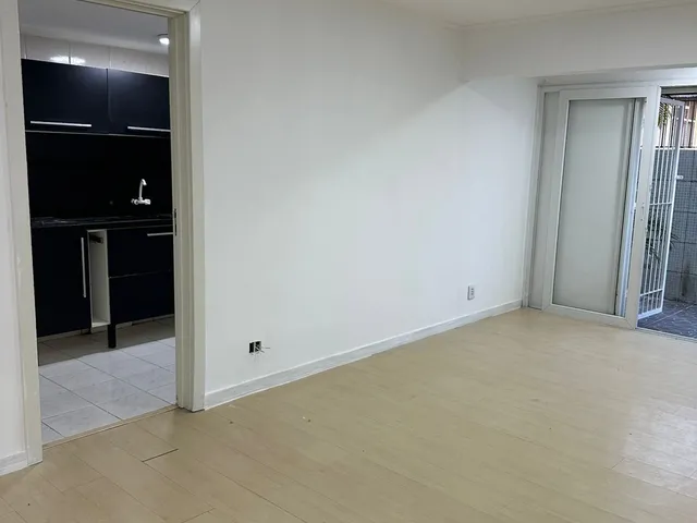 Imagem 9: Apartamento com 3 Quartos, térreo com pátio privativo, 1 vaga coberta à Venda, 8