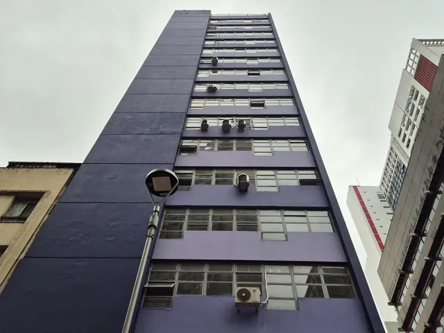 Imagem: Prédio desocupado de 16 andares
