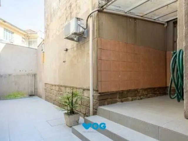 Imagem 13: Apartamento no bairro Petrópolis de 2 dormitórios térreo com pátio DESOCUPADO