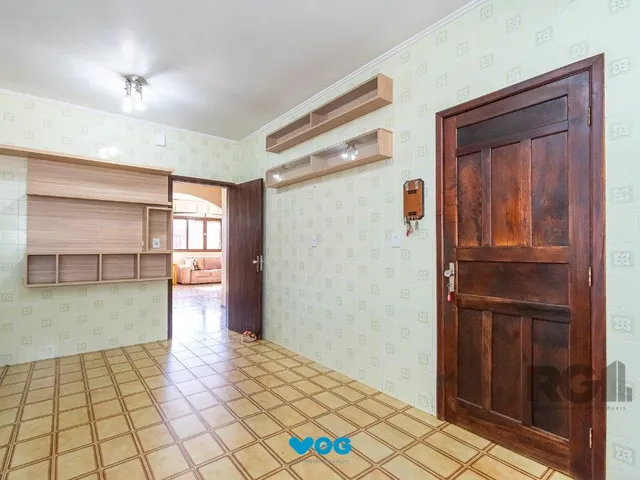 Imagem 13: Casa no Partenon com 4 dormitórios e 4 vagas DESOCUPADA