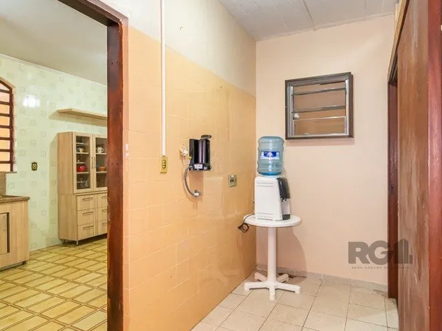 Imagem 8: Casa no Partenon com 4 dormitórios e 4 vagas DESOCUPADA