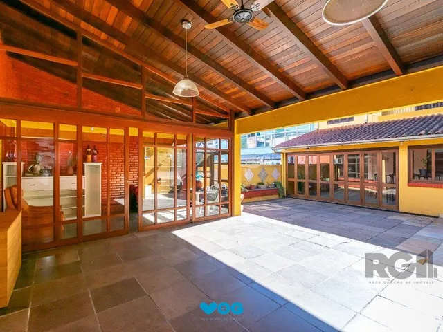 Imagem 3: Casa no Partenon com 4 dormitórios e 4 vagas DESOCUPADA