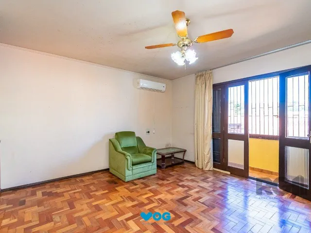 Imagem 11: Casa no Partenon com 4 dormitórios e 4 vagas DESOCUPADA
