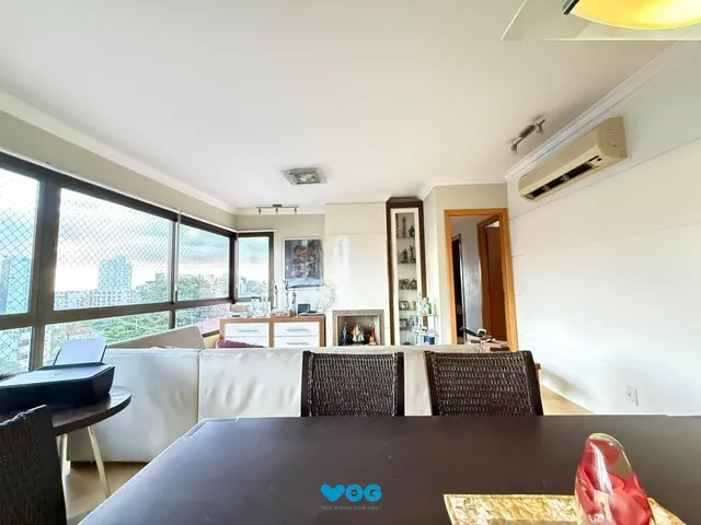Imagem 2: Apartamento Impecável com Vista Panorâmica, 2 Suítes e Living Ampliado