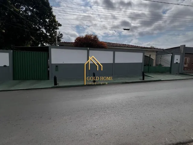 Imagem: A casa possui 4 Dormitórios, 2 Suítes, 3 Banheiros, 12 Vagas